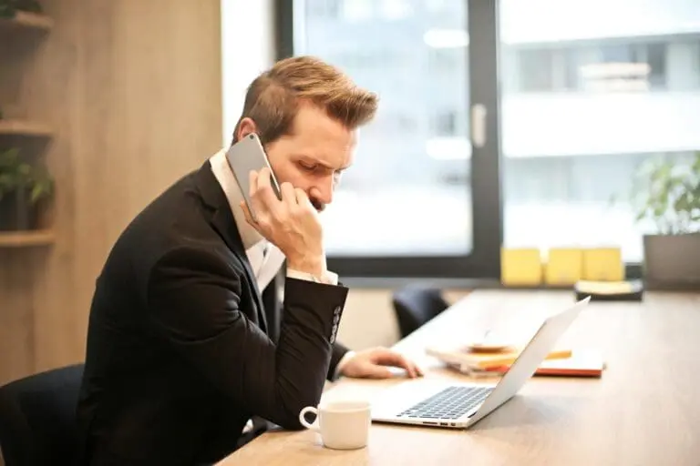 Bot call center zmienia zasady gry. Przewodnik po automatyzacji obsługi klienta