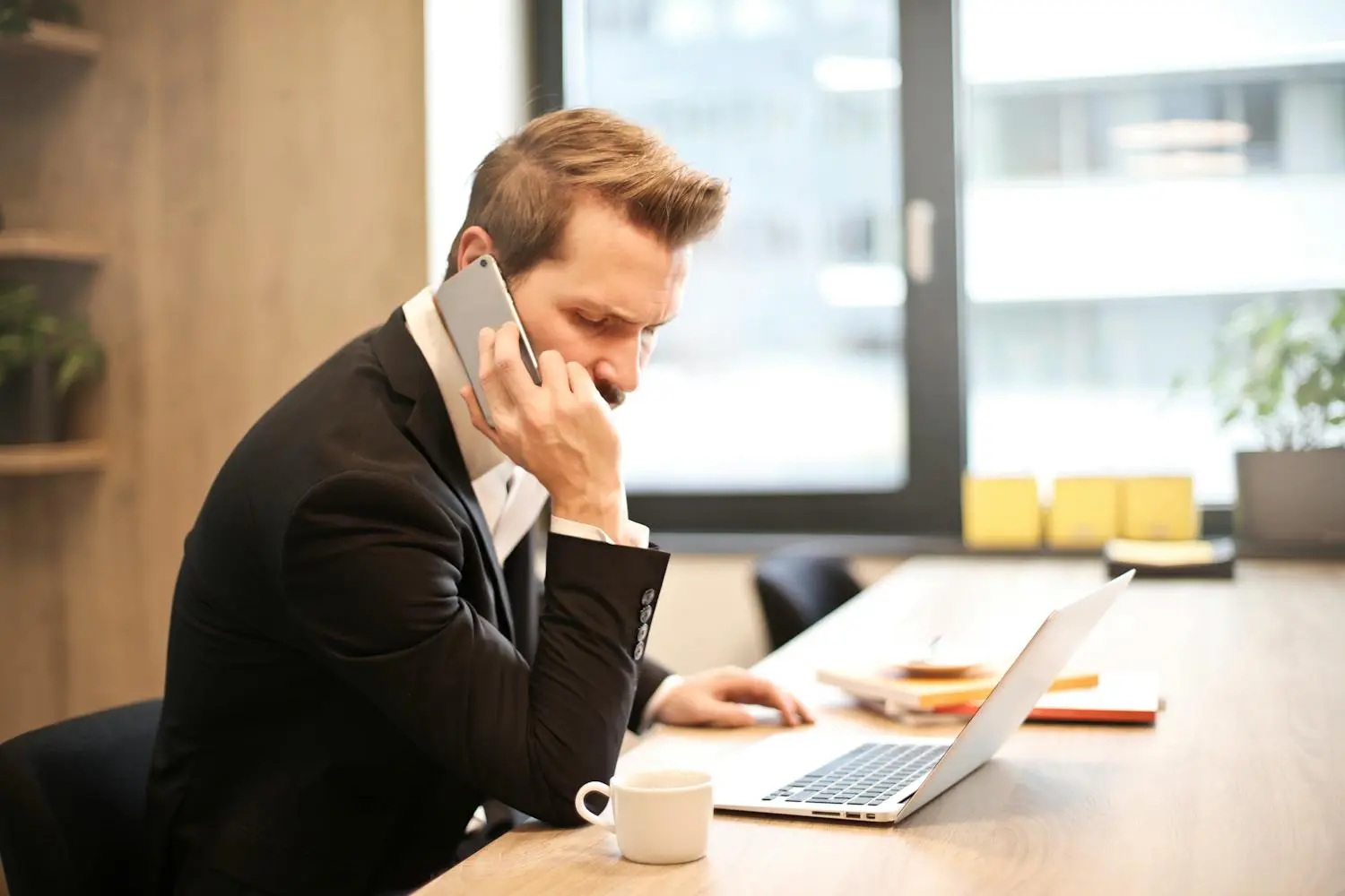 Bot call center zmienia zasady gry. Przewodnik po automatyzacji obsługi klienta